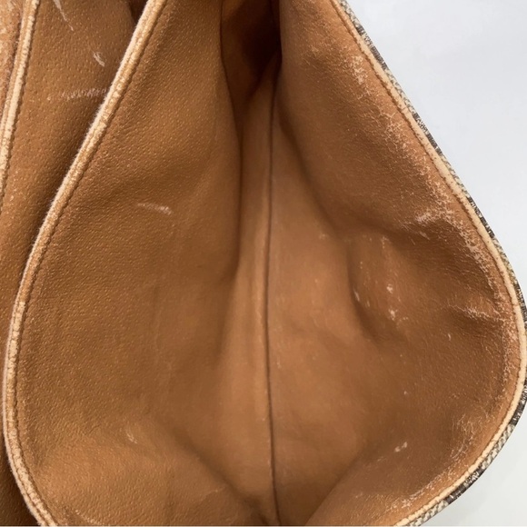 Authentic GUCCI GG Plus Beige Brown
PVC Leather Shoulder Bag - Picture 12 of 16